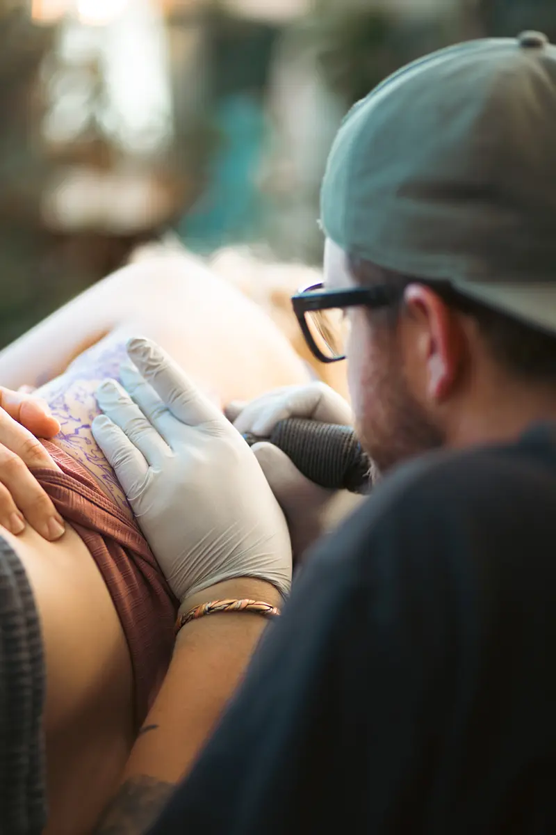 Hedera_Jeremy_Bio_Tattoo_SaraAlder_800x1200
