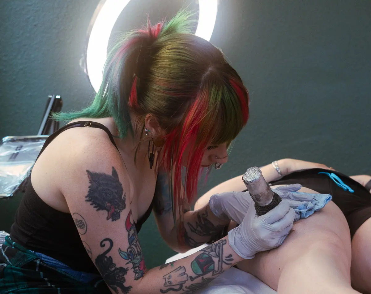 Hedera_Marina_Tattooing_1200x800