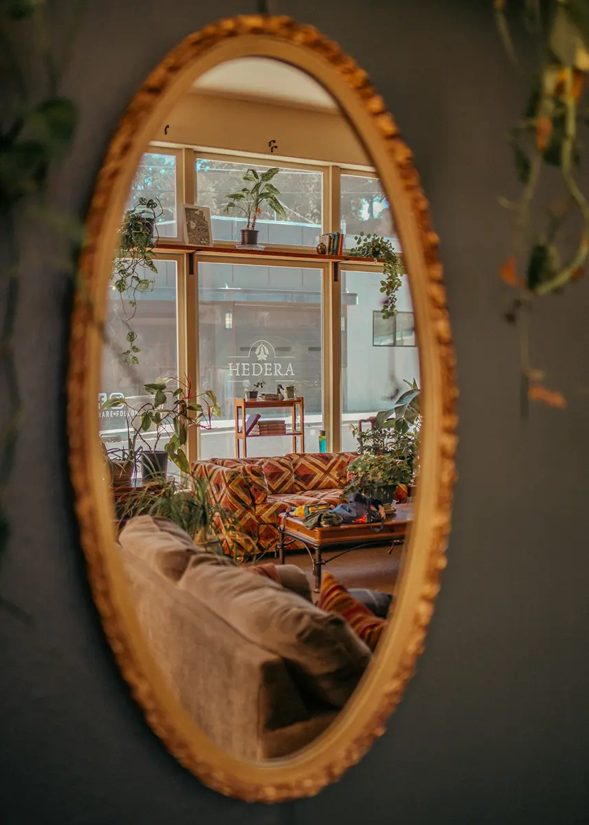 Hedera_Mirror_SaraAlder_1200X800